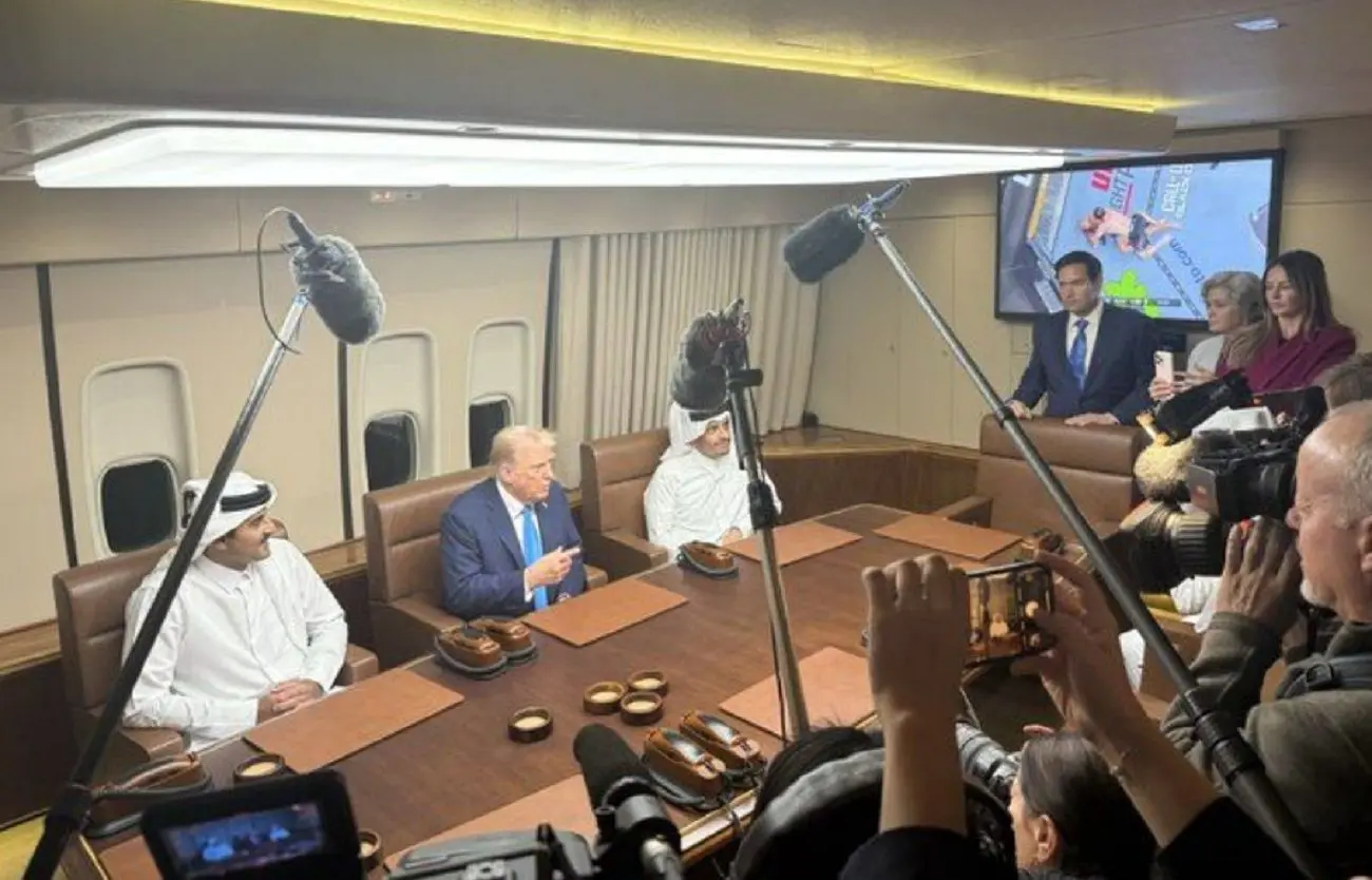 دیدار ترامپ و امیر قطر در هواپیمای رئیس جمهور آمریکا