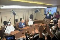 دیدار ترامپ و امیر قطر در هواپیمای رئیس جمهور آمریکا