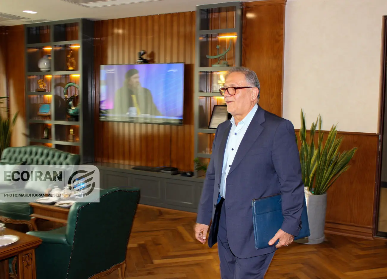 ماجرای ملاقات بدون وقت قبلی ولی الله سیف با رییس جمهور/ درخواستی که رییس جمهور را شدیدا عصبانی کرد