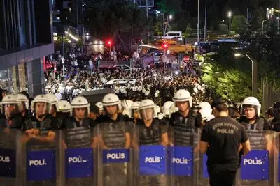 تنش در استانبول؛ اردوغان دفتر حزب اپوزیسیون را محاصره کرد