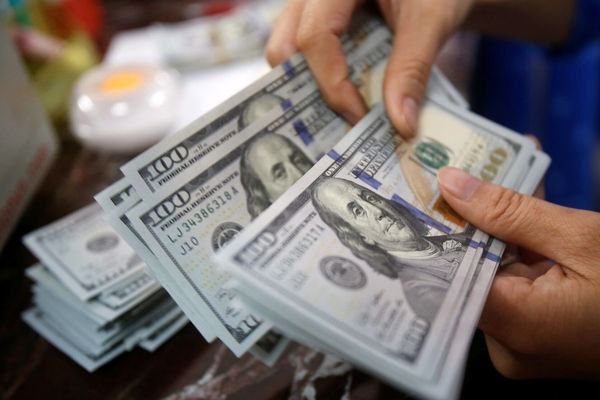 برندگان بزرگ سقوط دلار؛ چه کسانی از ضعف ارز آمریکا سود بردند؟ 