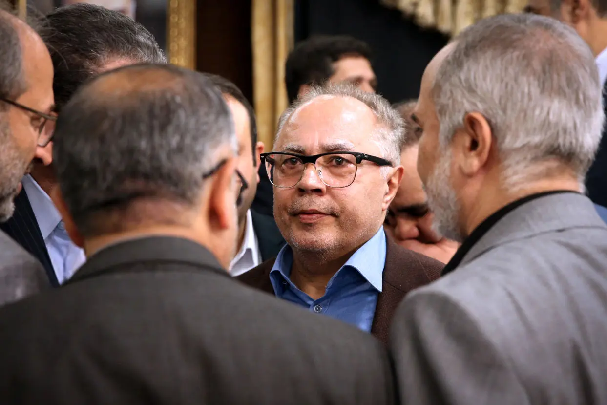 شهرام دبیری از سمت معاونت پارلمانی رئیس‌جمهوری برکنار شد