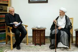 هشدار مهم یک مرجع تقلید: دولت باید مراقب معیشت مردم باشد/اگر مسئولان به این جمع‌بندی رسیده‌اند که توافقات به مصلحت کشور است، این تصمیم بر اساس اصل عقلانی و قرآنی اتخاذ شده