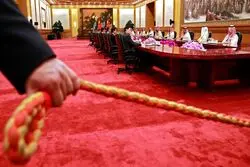 دلار بر لبه تیغ؛ چگونه چین در خفا تلاش دارد یوان را جایگزین ارز جهانی کند؟