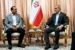 پزشکیان و فرمانده ارتش پاکستان دیدار کردند / تلاش برای میانجی‌گری منطقه‌ای
