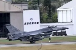 جنگنده اف-۱۶ تایوان در دریا سقوط کرد
