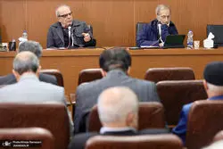 عباس عبدی: اگر سیستم سیاسی تغییرات را بپذیرد، همه ما باید به آن کمک کنیم/ هادی خانیکی: طبقه متوسط ایران، آینده را مبهم و سیاست را کم‌اثر می‌داند/اگر اصلاح‌طلبی خود 
را با زبان جدی جامعه همراه نکند، به یک خاطر سیاسی تبدیل خواهد شد