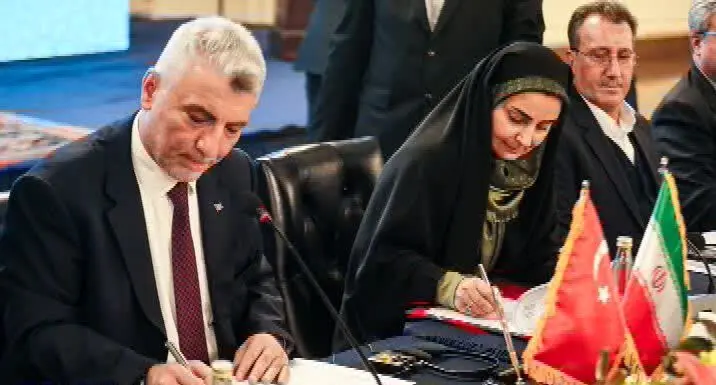 گام بلند به سوی تجارت ۳۰ میلیارد دلاری ،امضای تفاهم‌نامه همکاری‌ اقتصادی ایران و ترکیه