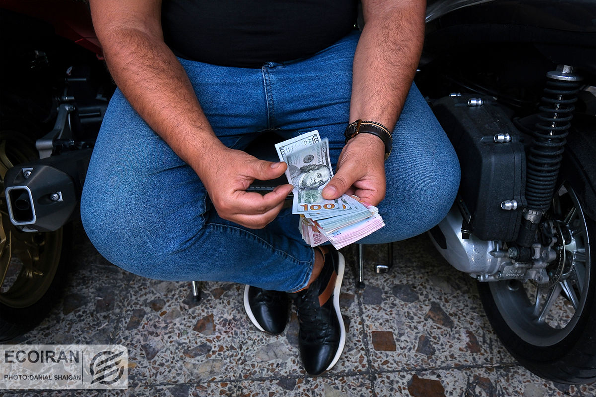 قیمت دلار از بازه مشخص خارج می‌شود؟