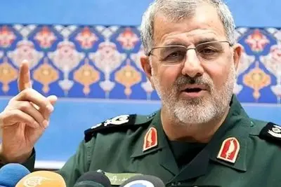 سرلشکر پاکپور: اشتباه دشمن این بود که فکر می‌کرد ۵ تا ۱۰ تا ۲۰ تا از فرمانده‌هان ما و پایگاه‌ها و مراکز ما را بزنند همه به خیابان ها می‌ریزند و بلوا می‌شود