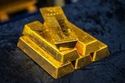 طلای جهانی همچنان در مسیر نزولی؛ آیا نرخ فلز زرد ثابت می‌شود؟

