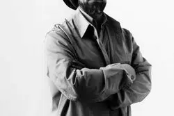 تفنگ به‌دست و دل در گروی فرهنگ و ادب فارسی