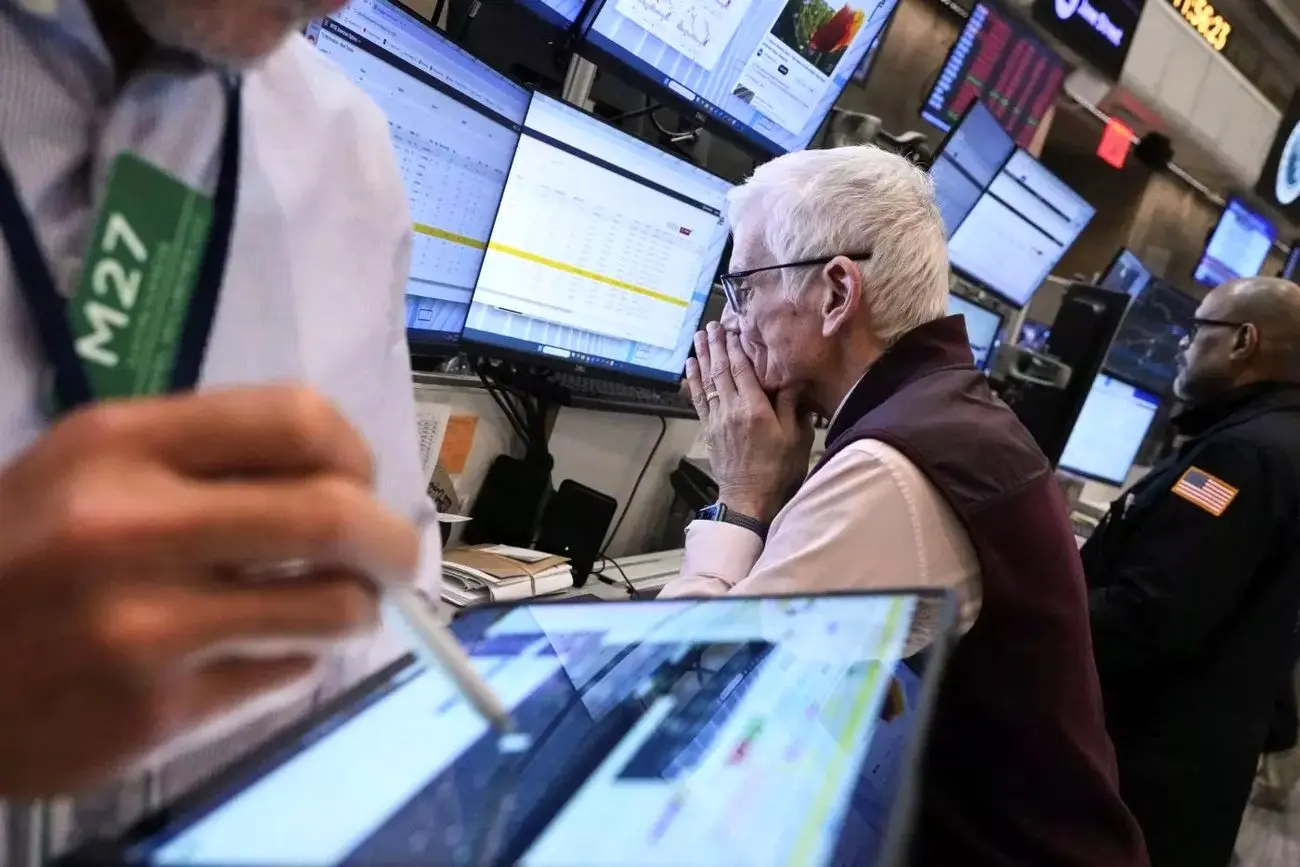 چشم بازارها به تصمیم فدرال رزرو؛ نرخ طلا نزولی می‌شود؟