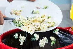 چند نفر در جهان با دورریز غذا سیر می‌شوند؟