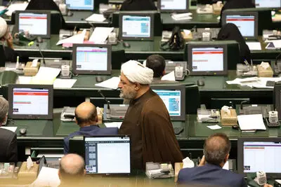 رسایی: نتیجه تصمیمات پزشکیان، مثل خیانت بنی‌صدر خسارت‌بار است