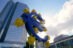 لحظه طلایی یورو: اروپا به دنبال تقویت نقش جهانی ارز مشترک
