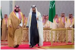 عکسی که حاشیه‌ساز شد؛ بن سلمان و بن زاید کوتاه نمی‌آیند!
