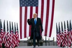  ترامپ ونزوئلا را تهدید کرد: اگر دوباره جنگنده‌های خود را بالای سر کشتی‌های ما بیاورد ما به آن‌ها حمله میکنیم