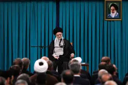 رهبر انقلاب: همکاری موثر مجلس با دولت در محدود کردن احضارها است