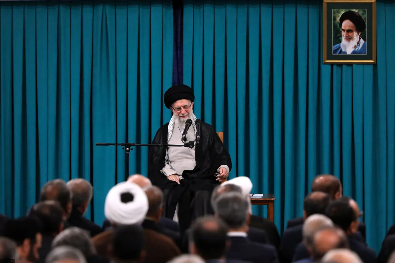 رهبر انقلاب: همکاری موثر مجلس با دولت در محدود کردن احضارها است