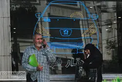 دلار ۴ درصد ریخت، ۲۰۷ فقط ۲.۹ درصد / خودرو زیر فشار دلار کوتاه می‌آید؟