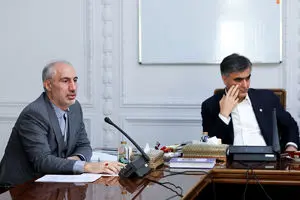 رئیس سازمان برنامه: مالیات ارزش افزوده را زیاد کردیم تا کسی که کت‌ و شلوار ۵۰ میلیونی می‌گیرد، ۲ درصد هم به قشر ضعیف بدهد!
