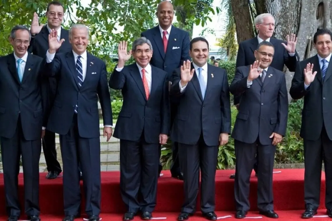 biden_latinleaders_3514edit