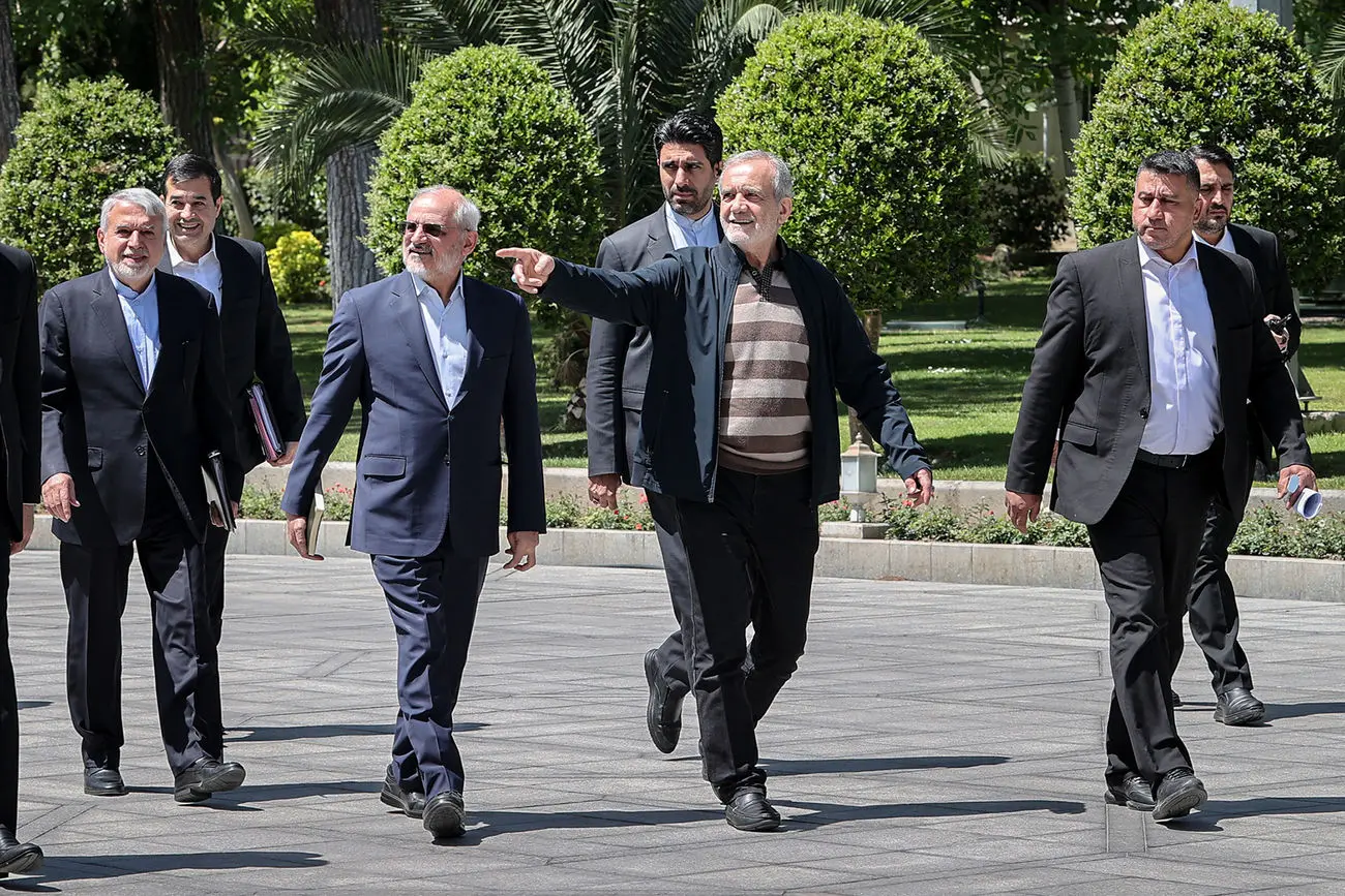 پزشکیان: مذاکرات جریان دارد، اما کشور حتی برای ثانیه‌ای معطل نمی‌ماند