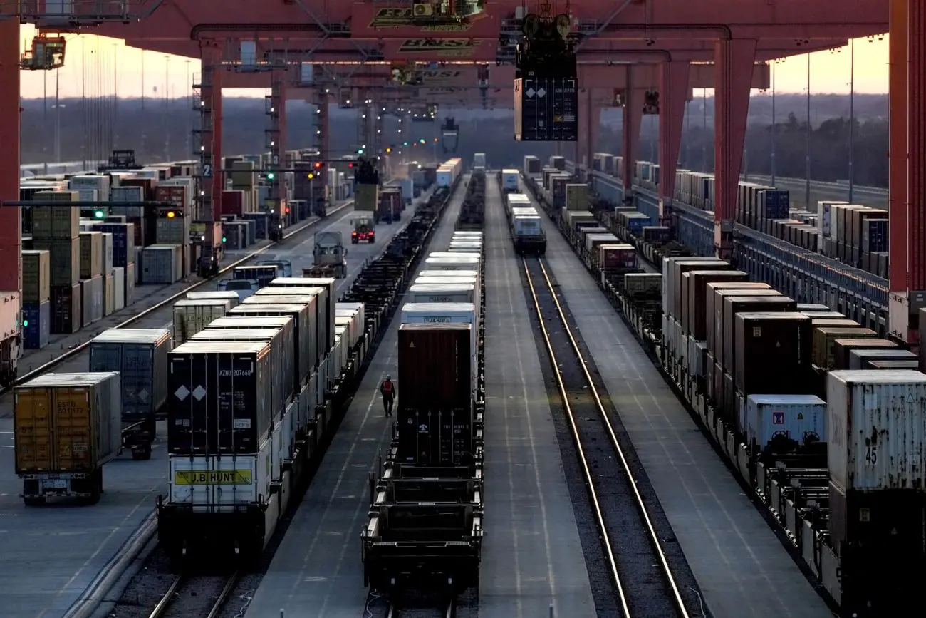 رشد اقتصادی جهانی بالاتر از انتظار؛ جهان تعرفه‌های ترامپ را هضم کرد؟