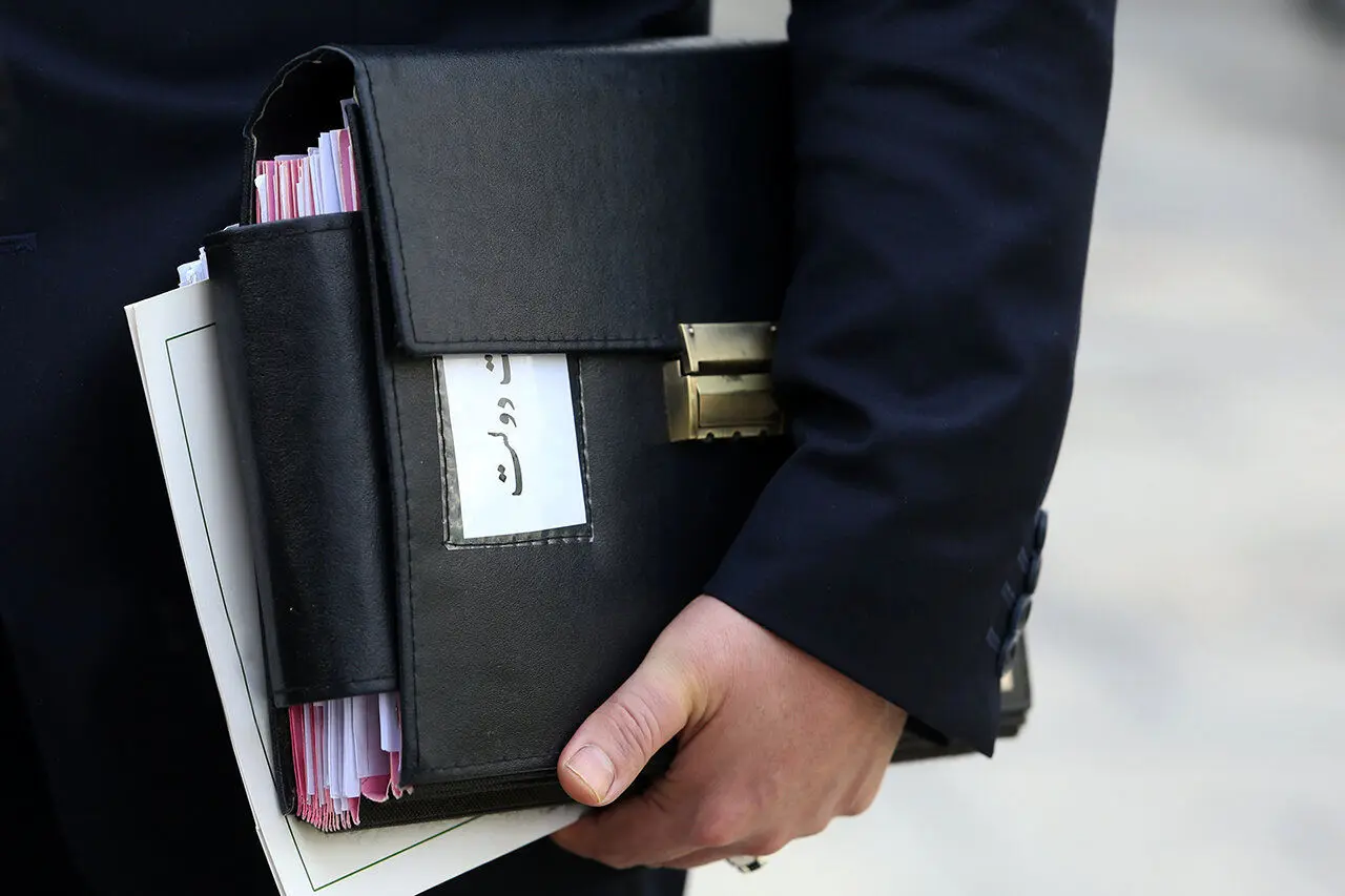 از تکذیب افزایش قیمت بنزین تا عدم تایید حمله به تاسیسات وزارت دفاع اصفهان