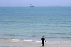 تأیید ماهواره‌ای محاصره‌شکنی نفتکش ایرانی / بلومبرگ: ابرنفتکش Huge از کمین آمریکا عبور کرد