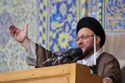 امام‌جمعه موقت اصفهان: ملت ایران هرگز با مفسدی مانند آمریکا بیعت نخواهد کرد