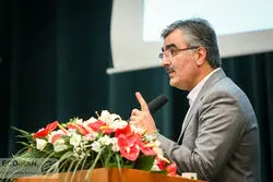 فرزین: ورود به بازار غیررسمی ارز مساوی با پولشویی است