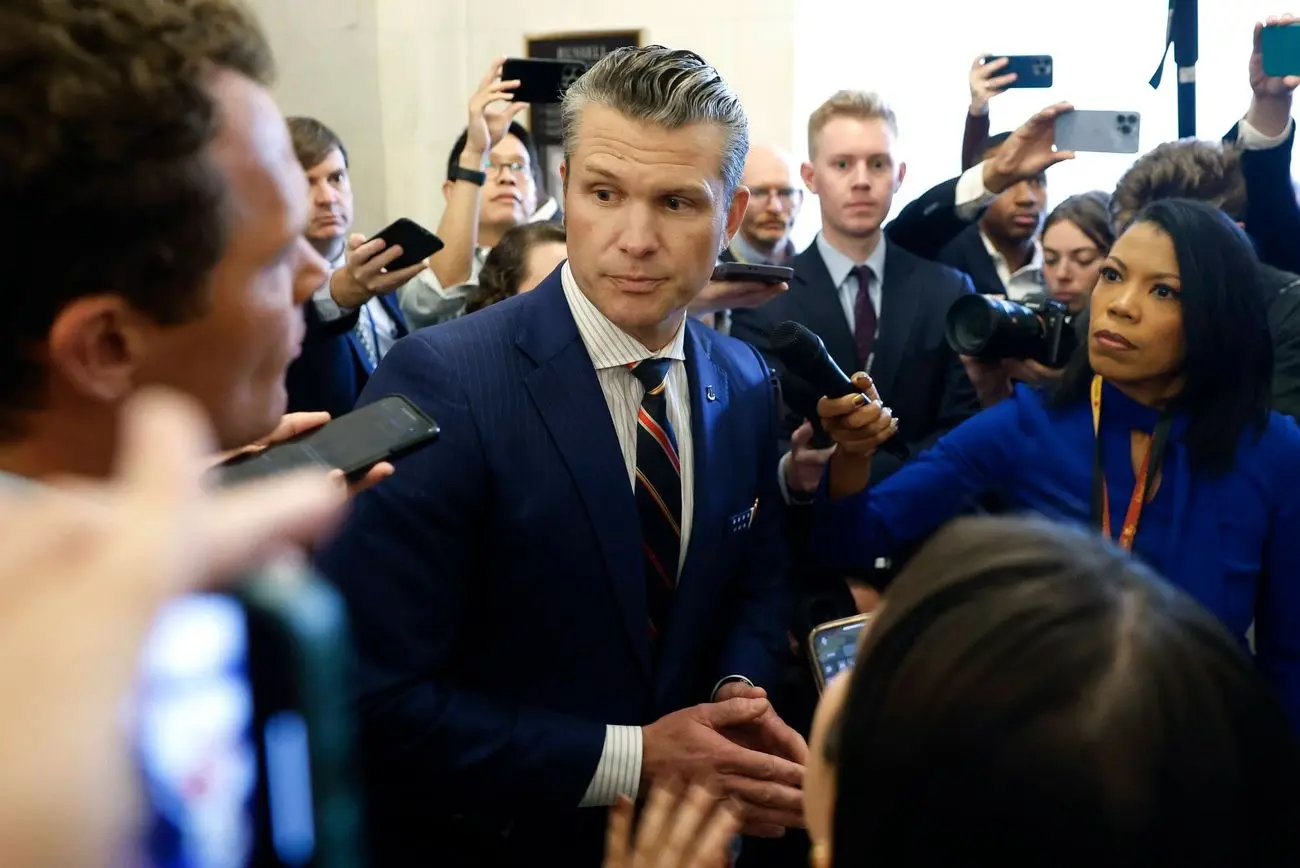 اروپاگردی رئیس پنتاگون/ بازدید از مقر فرماندهی ایالات متحده در این کشور