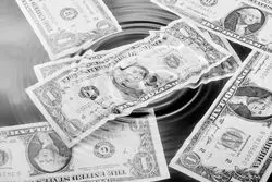 رقص بازار ارز بر تیغ اخبار ژئوپلیتیک؛ قیمت دلار در انتظار یک سیگنال جدید