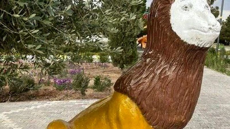 راز مجسمه‌های عجیب و غریب در برخی شهرها 