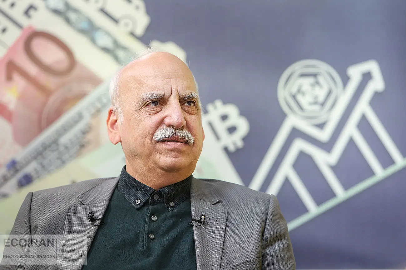 عبده‌تبریزی: زور دولت نباید فقط به مردم برسد/ دولت باید امتیاز افزایش قیمت بنزین را با حذف هزینه‌های زائد متوازن کند