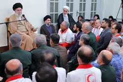 رهبر انقلاب: امدادگران مظهر انسان‌دوستی و ایثار هستند