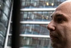 شکایت از یک معامله‌گر نفت در رابطه با یک شرکت ایرانی تحریم‌شده توسط آمریکا