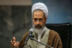 تصاویری از آیت الله اعرافی در خانه شهید اسماعیل خطیب