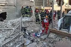 آوار ساختمان سه‌طبقه در بلوار الغدیر تهران؛ نجات ۴ مصدوم از زیر آوار

