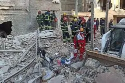 آوار ساختمان سه‌طبقه در بلوار الغدیر تهران؛ نجات ۴ مصدوم از زیر آوار

