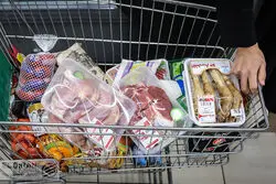 توزیع مرغ و گوشت وارداتی با نرخ دولتی در بازار