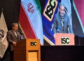 عراقچی: موفقیت بازرگانان در دور زدن تحریم‌ها، مذاکرات را تقویت می‌کند