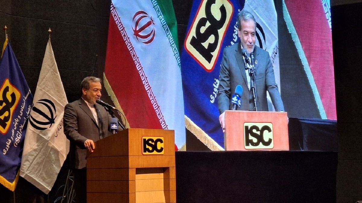 عراقچی: موفقیت بازرگانان در دور زدن تحریمها، مذاکرات را تقویت میکند