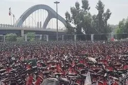 دوچرخه اشتراکی را زمین گیر کردند/خطوط ویژه دوچرخه محل پارک خودرو شد!