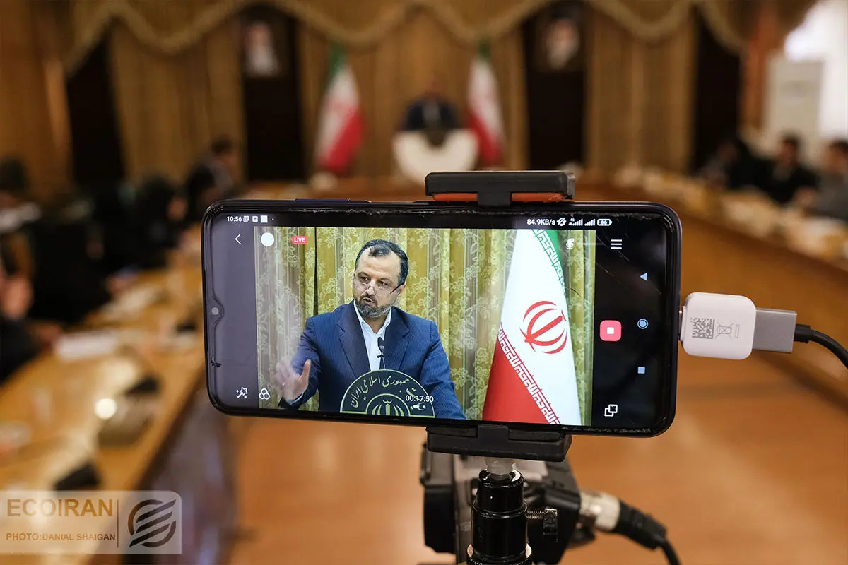 سخنگوی اقتصادی دولت: باید تهدید مهاجران قانونی را به فرصت تبدیل کنیم  /  تکذیب ساخت مسکن 25 متری 