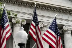 بدهی ۴۰ تریلیون دلاری آمریکا؛ چرا بسنت وارد بازار اوراق شد؟