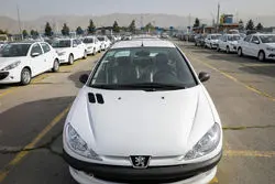 تقلب ایران خودرو از روی دست بانک مرکزی