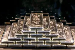 پیش‌بینی عملکرد بهتر نقره جهانی نسبت به طلا در سال 2025 